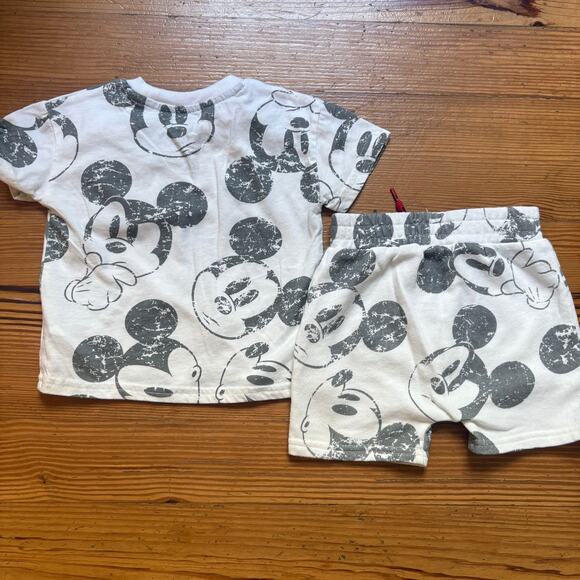 Disney Mickey Mouse white gray graphic short sleeve short baby set SIZE 18M - Picture 5 of 5